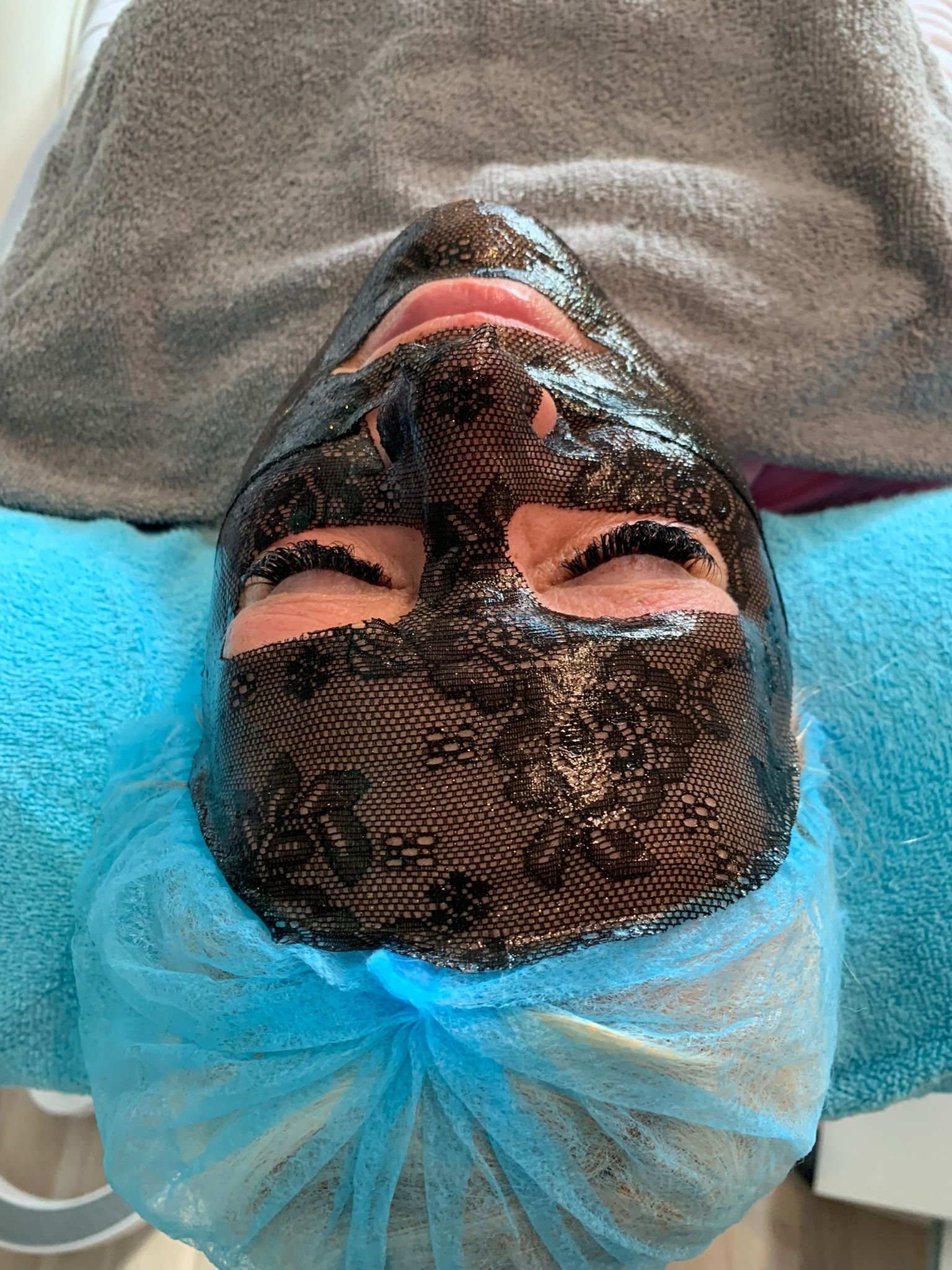 Gesichtsbehandlung mit Maske bei Creative Look