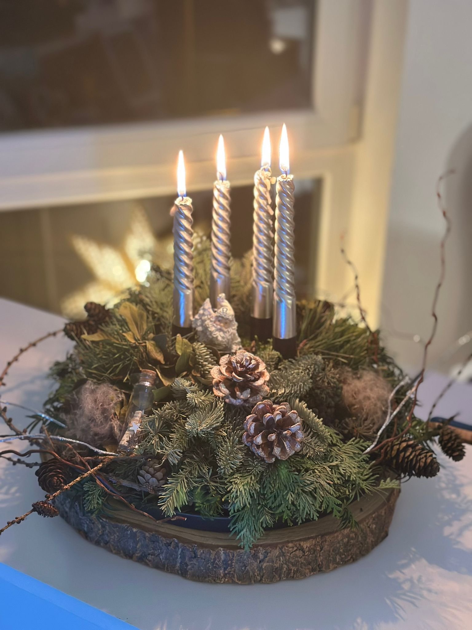 Adventskranz mit Kerzen